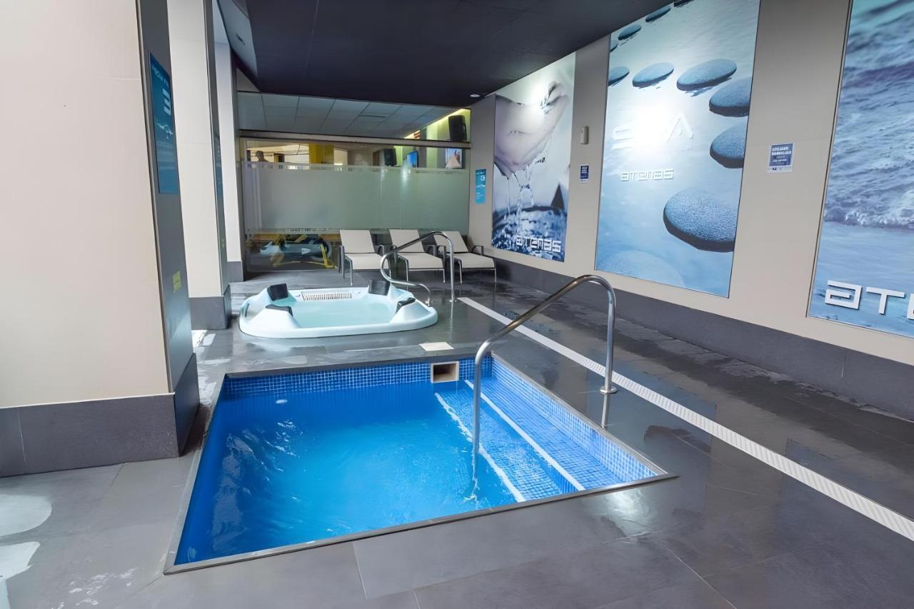 Apartamentos BENALBEACH Benalmadena Bagian luar foto