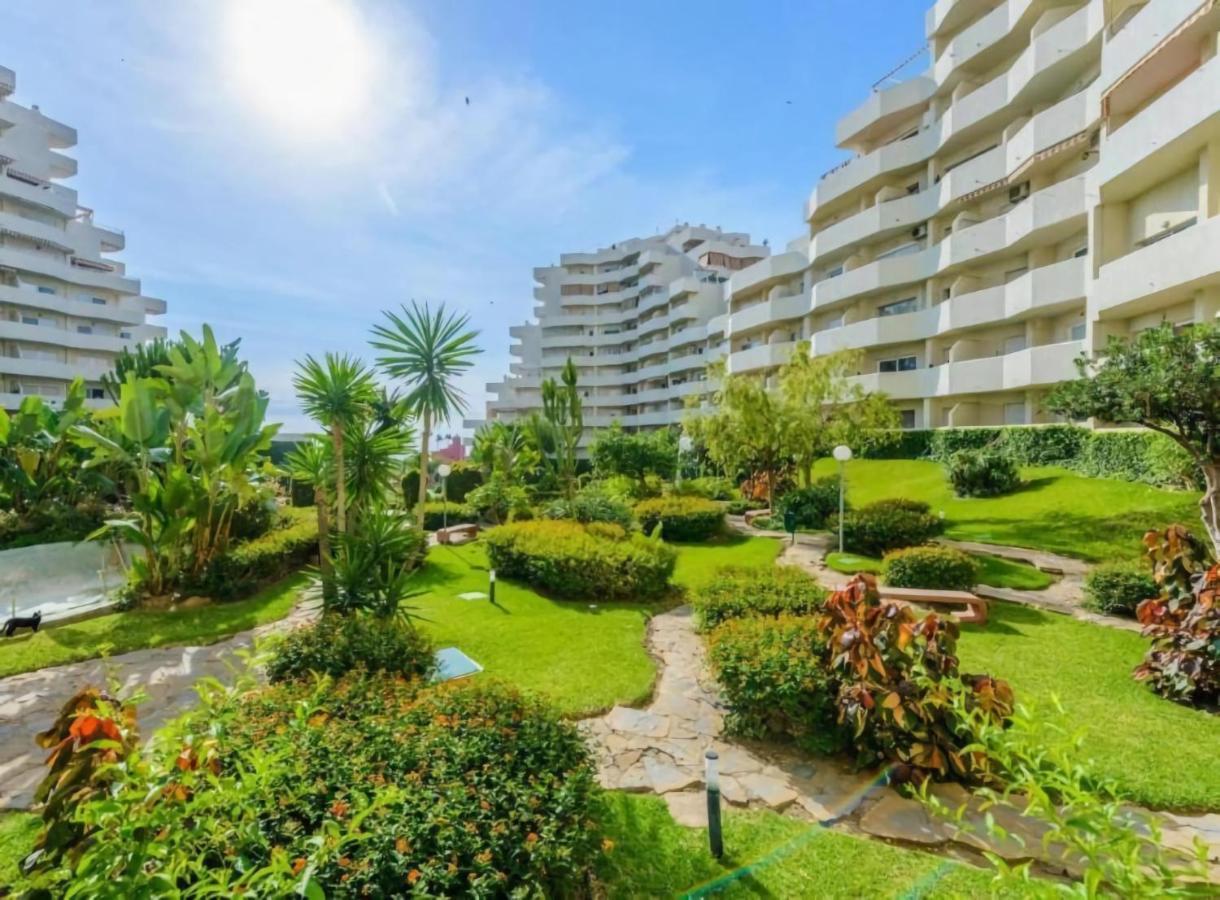 Apartamentos BENALBEACH Benalmadena Bagian luar foto